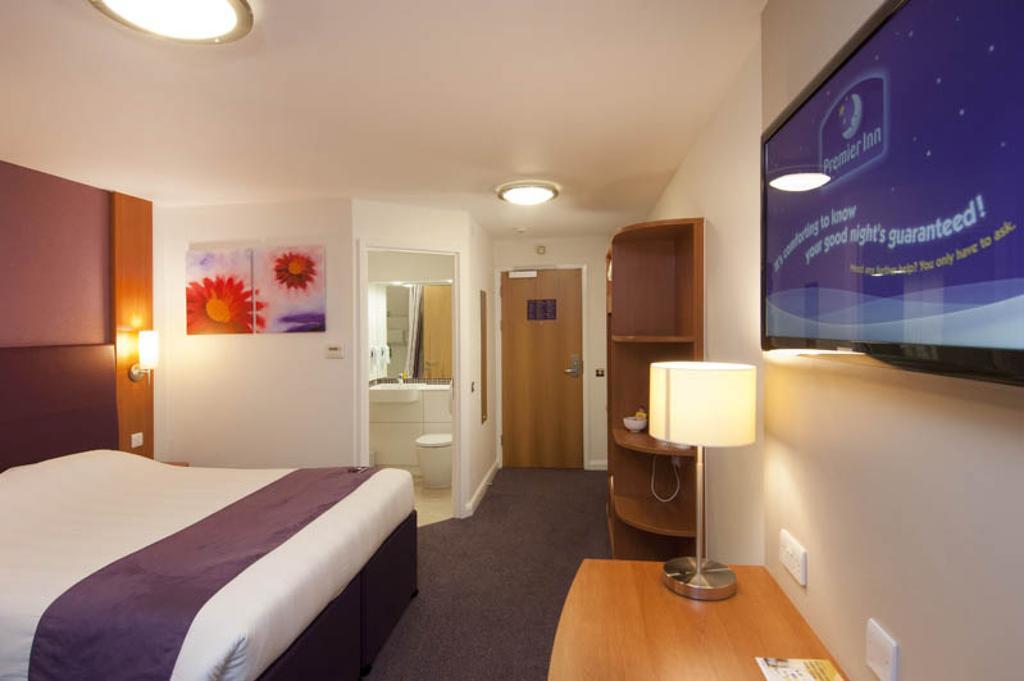 Premier Inn Tonbridge Extérieur photo