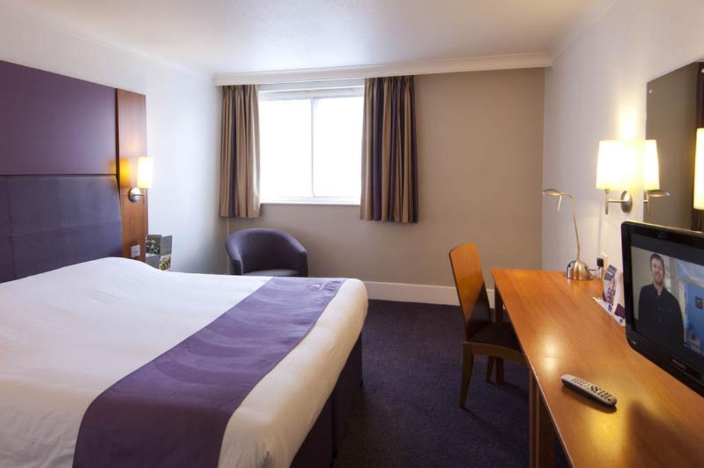 Premier Inn Tonbridge Extérieur photo