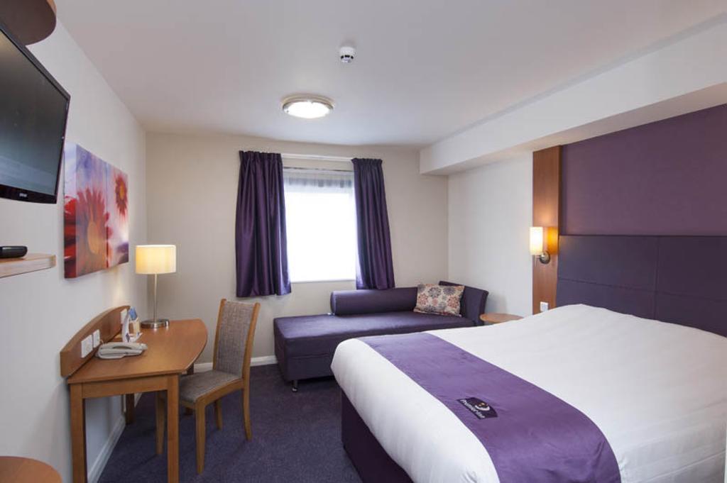 Premier Inn Tonbridge Extérieur photo