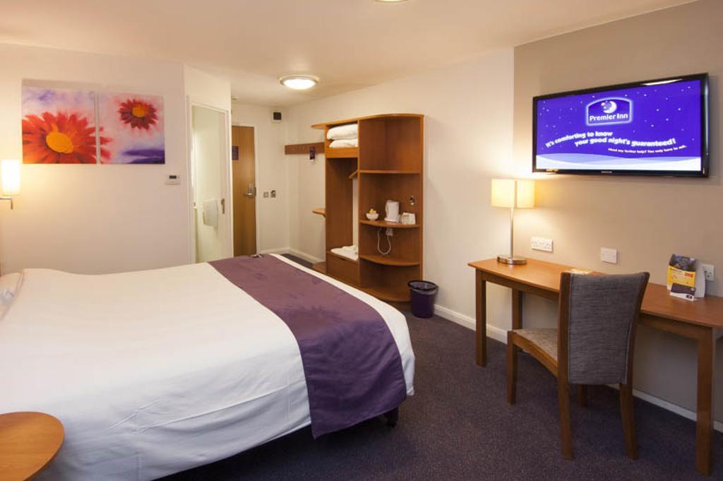 Premier Inn Tonbridge Extérieur photo